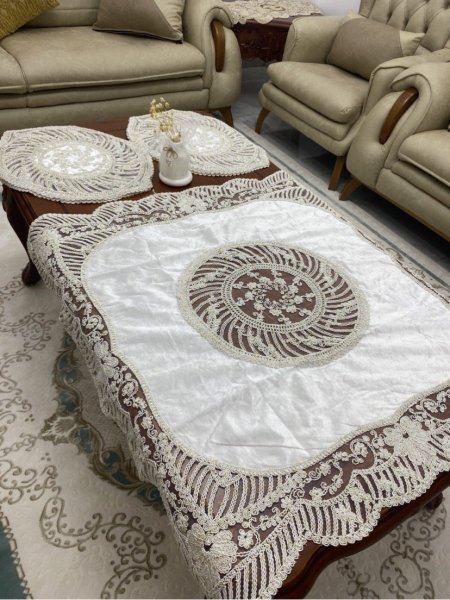 شرشف طاولة وسط + 4 سكملات